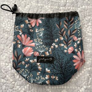 🦄 Floral Drawstring Makeup Pouch